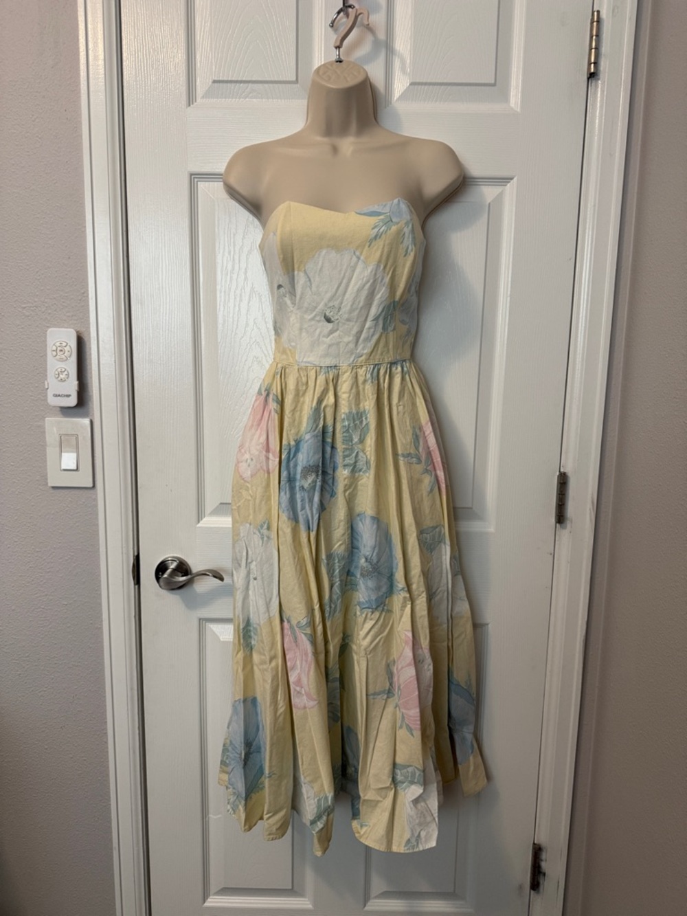 Vintage 80s Strapless Floral Midi Dress in Pastel Yellow